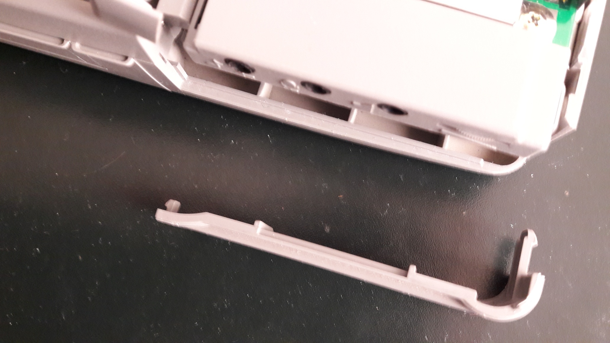 T2150cds (d�montage disque dur) cache lat�ral