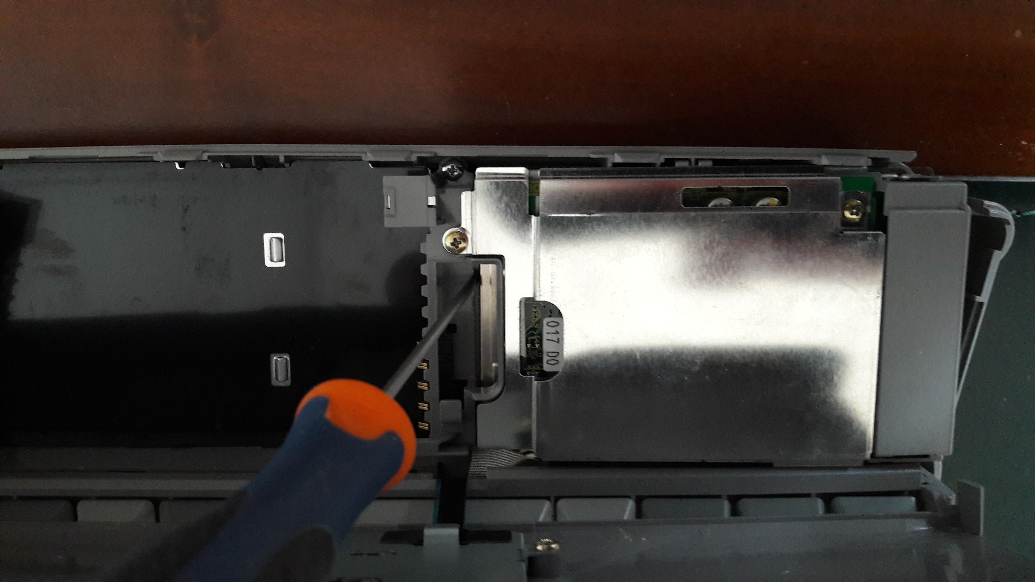 T2150cds (d�montage du disque dur) Faire levier